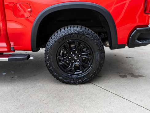 Used 2022 Chevrolet Silverado 1500 ZR2 w/ Technology Package image 32