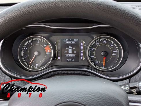 Used 2019 Jeep Cherokee Latitude w/ Popular Appearance Group image 28