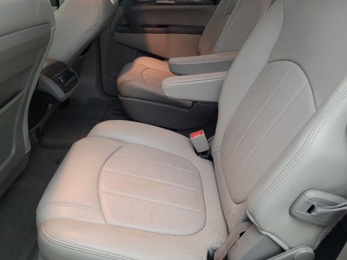 Used 2017 Buick Enclave Premium w/ Experience Buick Package FWD image 18