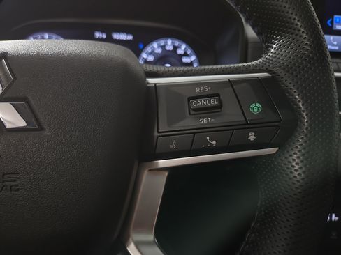Used 2024 Mitsubishi Outlander FWD image 16