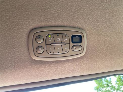 Used 2009 Toyota Sienna XLE w/ Towing Prep Pkg image 12