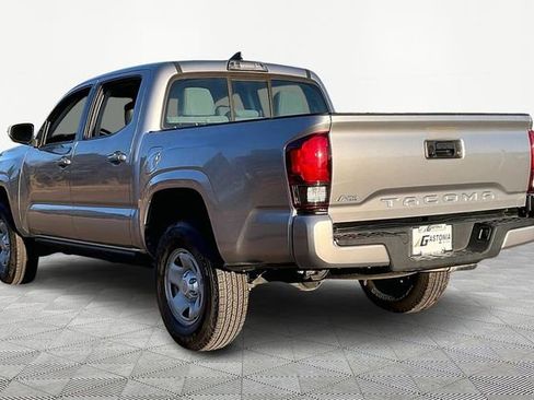 Used 2018 Toyota Tacoma SR image 4