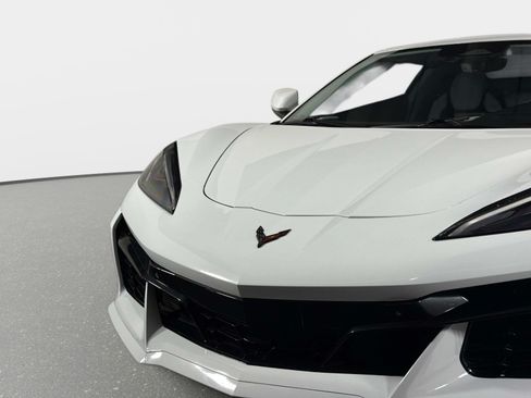 Used 2025 Chevrolet Corvette Z06 RWD image 11