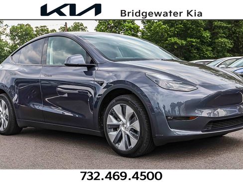 Used 2023 Tesla Model Y AWD image 1