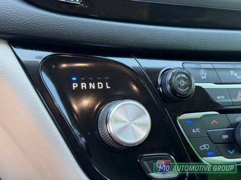 Used 2019 Chrysler Pacifica Touring Plus w/ Tire & Wheel Group FWD image 30
