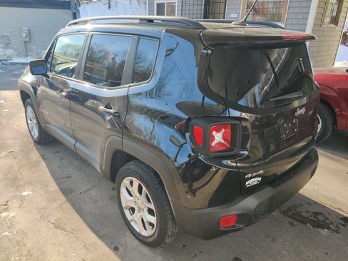 Used 2017 Jeep Renegade Latitude w/ Cold Weather Group image 4