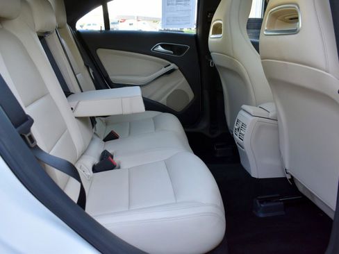 Used 2015 Mercedes-Benz CLA 250 image 43