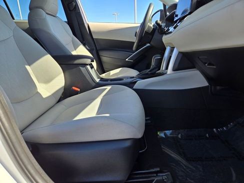 Certified 2025 Toyota Corolla Cross LE w/ Moonroof Package image 17