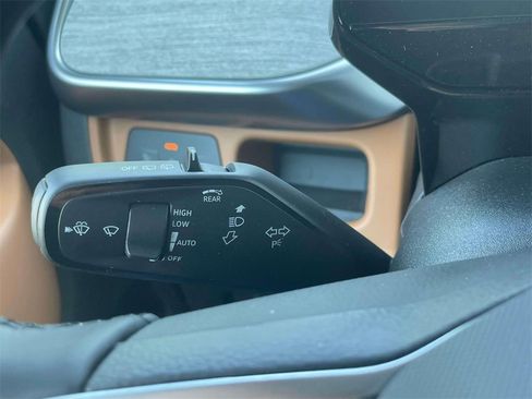 New 2025 Volkswagen ID. Buzz Pro S image 25