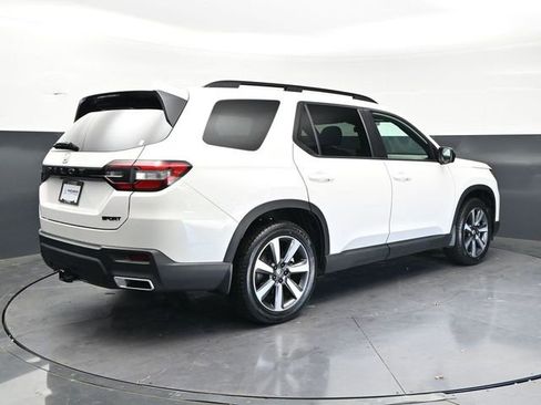Certified 2025 Honda Pilot Sport image 5