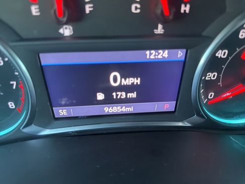 Used 2020 Chevrolet Traverse LT image 18