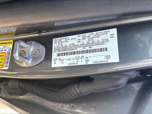 Certified 2025 Ford Escape ST-Line AWD/4WD image 31