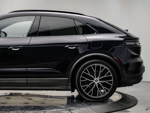 Used 2025 Porsche Macan 4 Electric AWD/4WD image 8