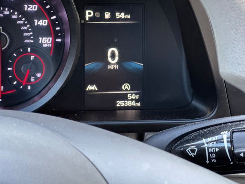 Used 2023 Hyundai Elantra SE image 25