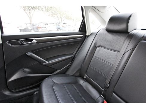 Used 2016 Volkswagen Passat 1.8T SE image 11
