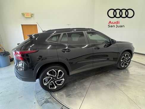 Used 2024 Chevrolet Trax RS w/ Sunroof Package FWD image 38