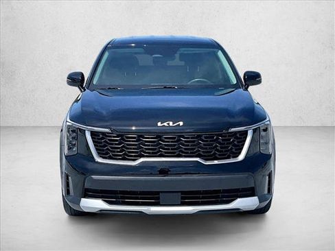 Used 2024 Kia Sorento LX FWD image 3