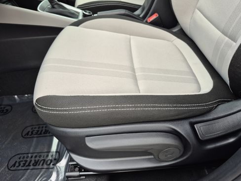 Used 2025 Hyundai Venue SEL FWD image 42