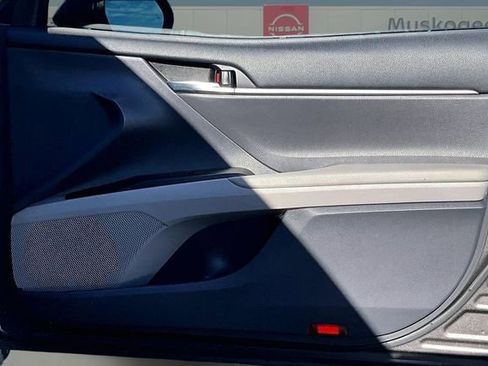 Used 2022 Toyota Camry SE image 25