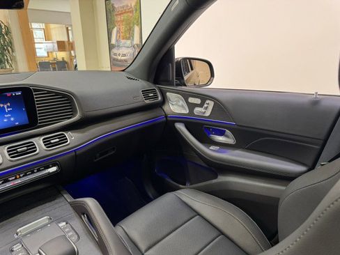 Certified 2025 Mercedes-Benz GLS 450 4MATIC image 8
