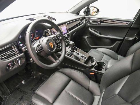 Certified 2026 Porsche Macan AWD/4WD image 4