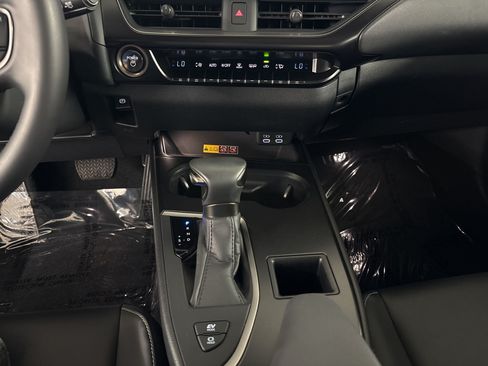 Used 2024 Lexus UX 250h FWD image 18