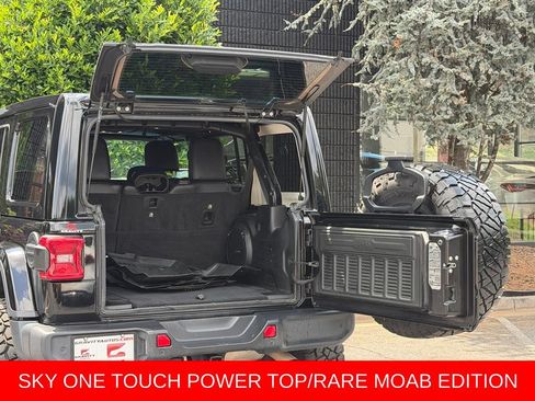 Used 2019 Jeep Wrangler Unlimited Sahara w/ Quick Order Package 24M Moab AWD/4WD image 17