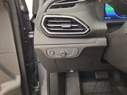 Used 2023 Chevrolet Bolt EUV LT w/ Comfort Package FWD image 32