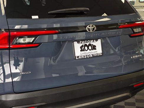 Used 2024 Toyota Grand Highlander AWD image 12