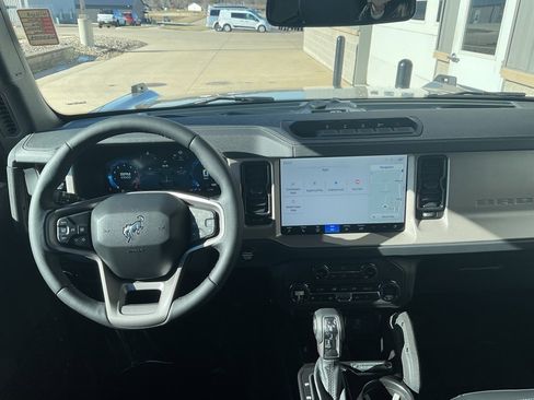 New 2025 Ford Bronco Outer Banks w/ Sasquatch Package image 10