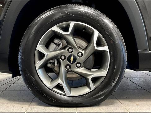 Used 2025 Chevrolet Trax LT w/ LT Convenience Package FWD image 7