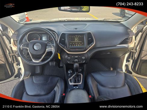 Used 2015 Jeep Cherokee Latitude w/ Cold Weather Group AWD/4WD image 16