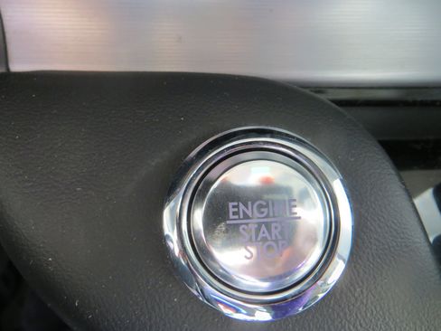 Used 2024 Lincoln Aviator AWD image 11