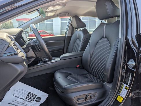 Used 2023 Toyota Camry SE image 11