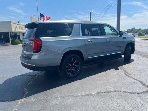 Used 2023 GMC Yukon XL SLT w/ SLT Luxury Package AWD/4WD image 3