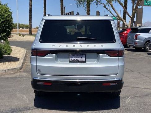 Used 2024 Jeep Wagoneer L 2WD image 5