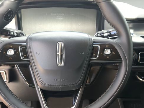 Used 2023 Lincoln Aviator AWD image 12