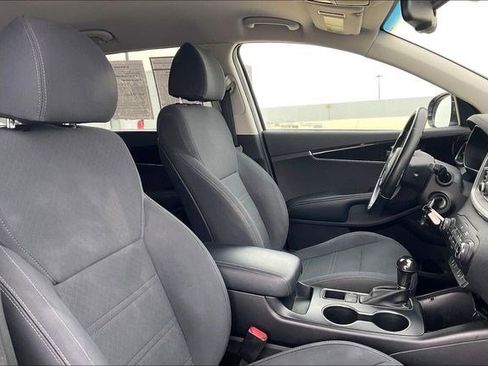 Used 2018 Kia Sorento LX image 7