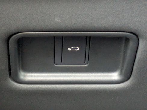 Certified 2023 Land Rover Range Rover SE image 18