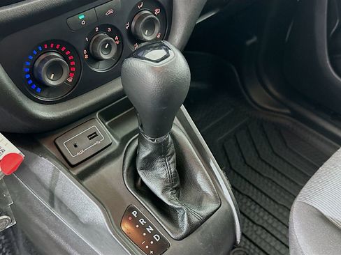 Used 2019 RAM ProMaster City Tradesman SLT FWD image 16