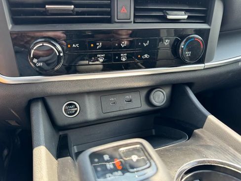 Used 2023 Nissan Rogue S AWD/4WD image 18