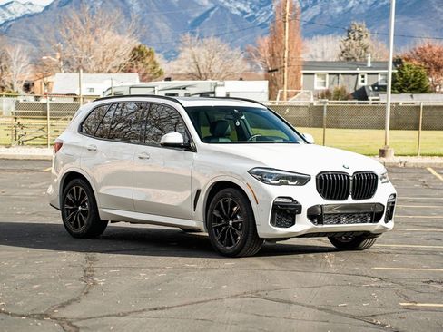 Used 2021 BMW X5 xDrive40i w/ M Sport Package image 3