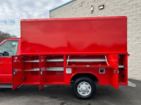 New 2026 Ford E-350 and Econoline 350 Super Duty w/ Interior Upgrade Package RWD image 25