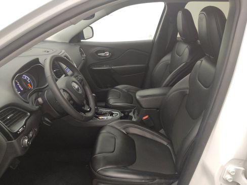 Used 2020 Jeep Cherokee Latitude Plus FWD image 17