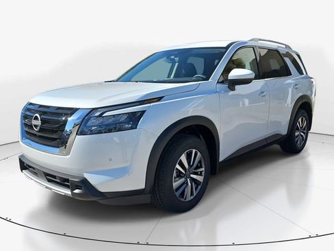 New 2025 Nissan Pathfinder SL image 5