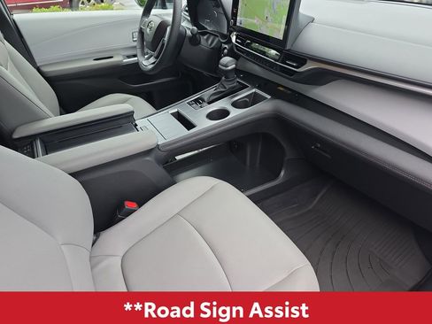 Used 2025 Toyota Sienna XLE w/ XLE Plus Package AWD/4WD image 16