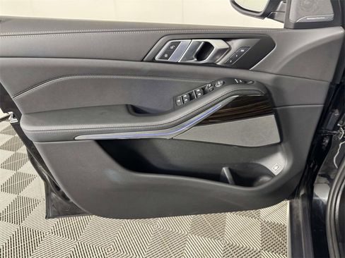 Used 2025 BMW X5 xDrive50e w/ Premium Package image 17