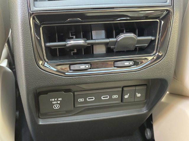 New 2026 Jeep Grand Cherokee Limited w/ Limited Altitude Package RWD image 17