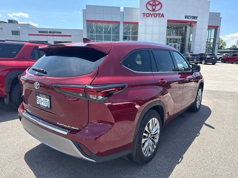 Used 2025 Toyota Highlander Platinum AWD/4WD image 4