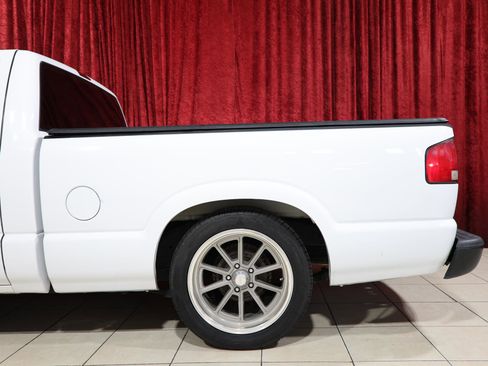 Used 2002 Chevrolet S10 Pickup 2WD Regular Cab image 6